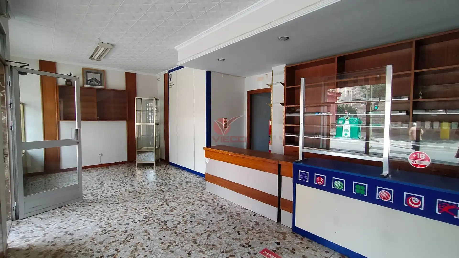 Premises for rent in Cuenca Capital  with Air Conditioner