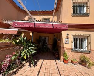 Vista exterior de Dúplex en venda en Chipiona amb Jardí privat, Terrassa i Balcó
