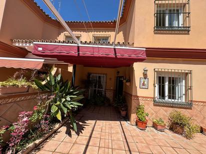 Vista exterior de Dúplex en venda en Chipiona amb Jardí privat, Terrassa i Balcó