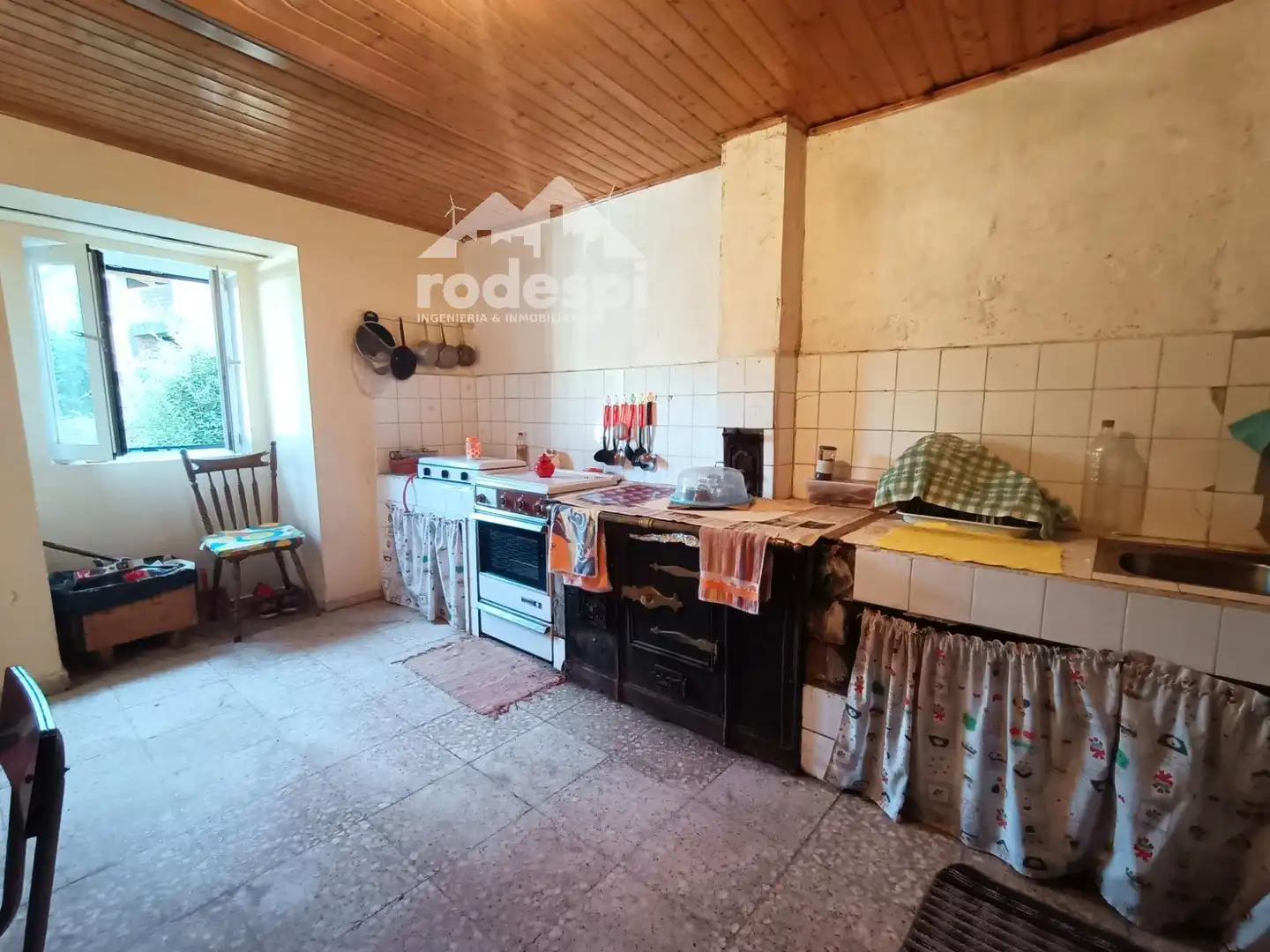 Kitchen of Houses for sale in Padrenda  with Storage room and Furnished