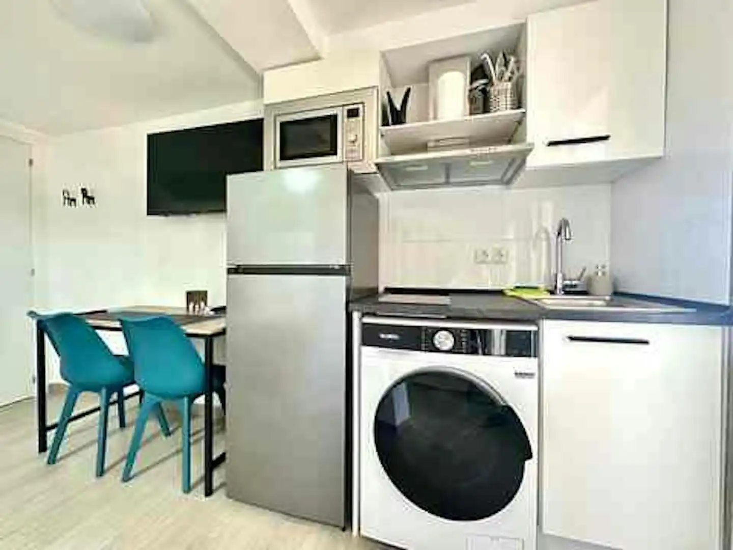 Kitchen of Flat for rent in Madrid  with Air Conditioner, Heating and Washing machine