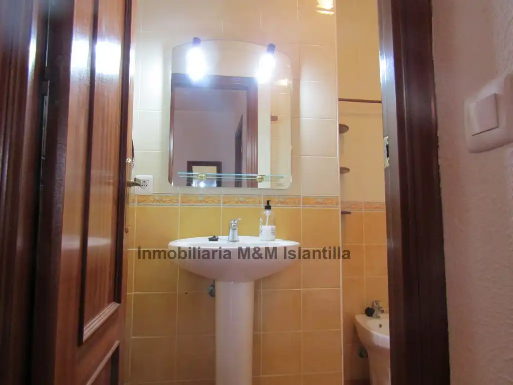 Baño de Apartamento en venta en Islantilla con Terraza, Trastero y Amueblado