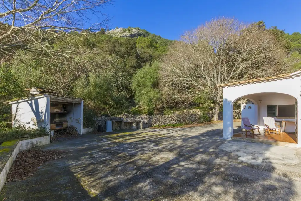 Vista exterior de Finca rústica en venda en Pollença amb Jardí privat