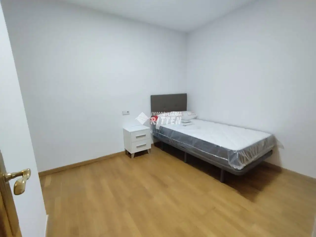 Habitación de Piso de alquiler en Cartagena con Aire acondicionado, Trastero y Amueblado