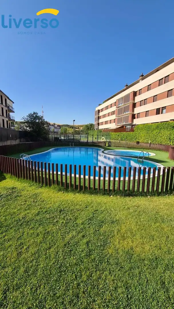 Piscina de Piso de alquiler en Burgos