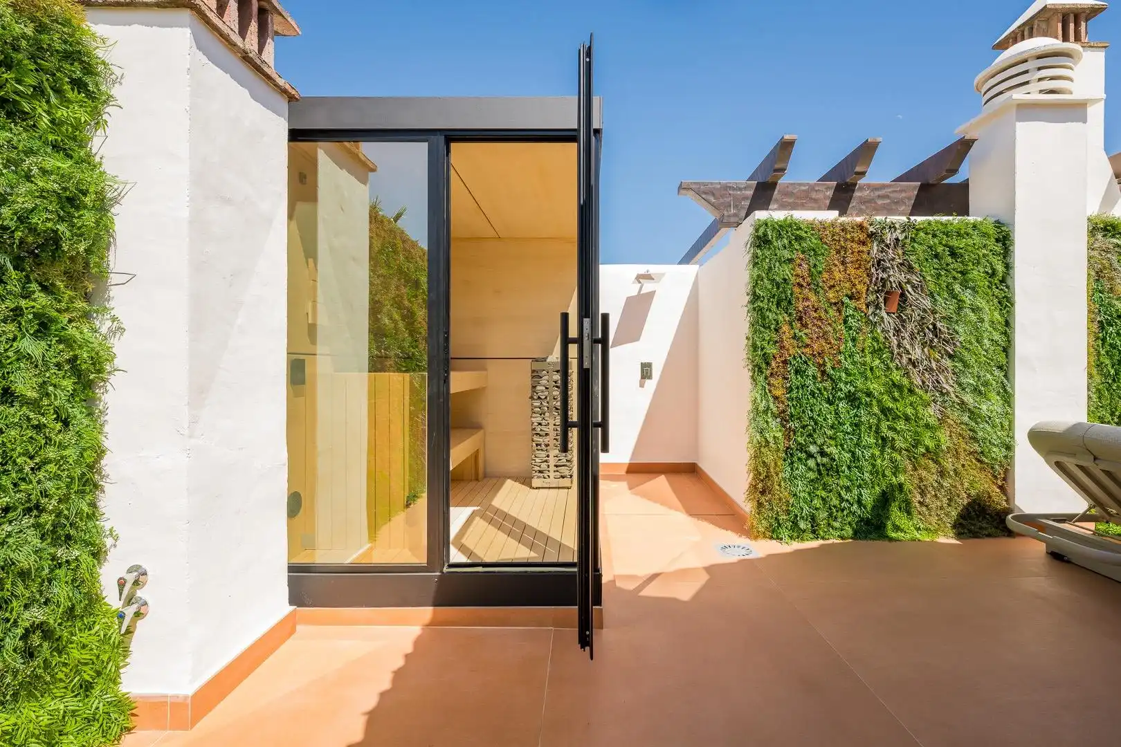 Terrassa de Àtic en venda en Estepona amb Aire condicionat, Calefacció i Jardí privat