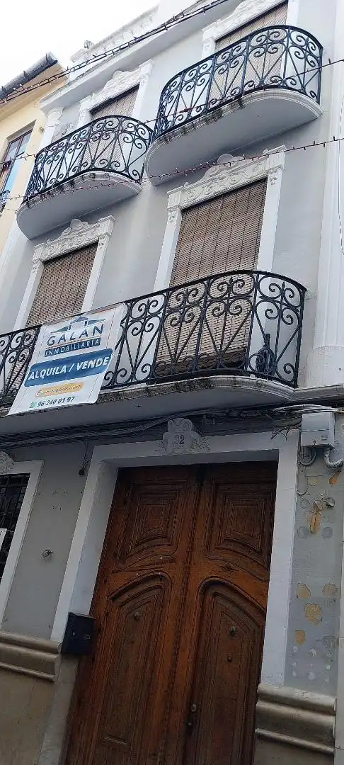 Außenansicht von Einfamilien-Reihenhaus zum Verkauf in Alzira