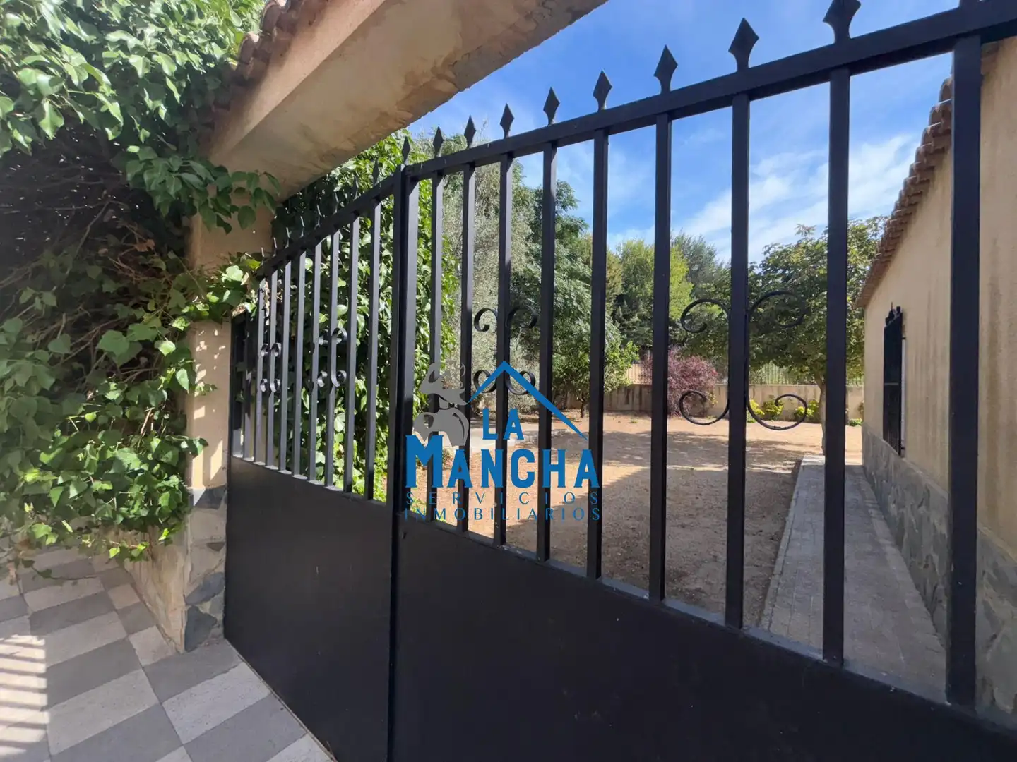 Jardín de Casa o chalet en venta en Hoya-Gonzalo con Calefacción, Jardín privado y Amueblado