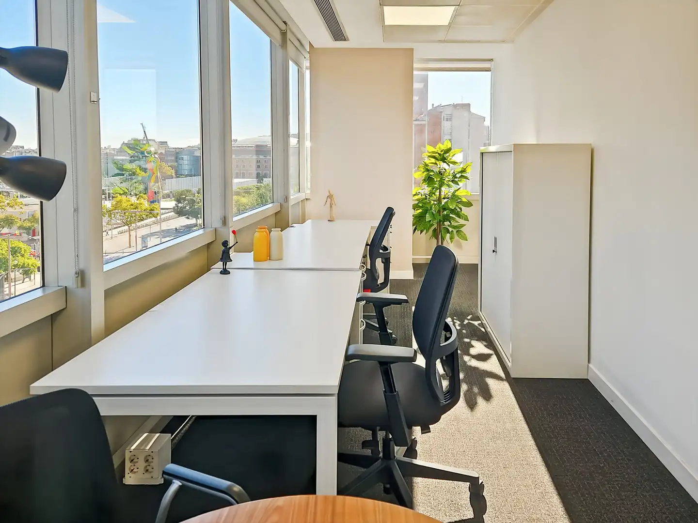 Büro zur Miete in Barcelona mit Klimaanlage, Heizung und Möbliert