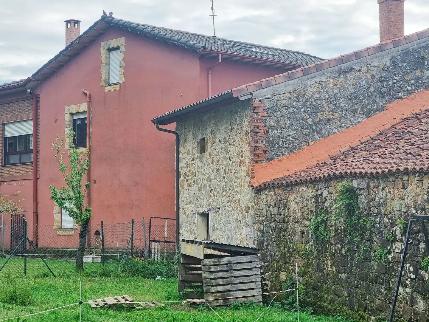Exterior view of Houses for sale in Castañeda  with Private garden