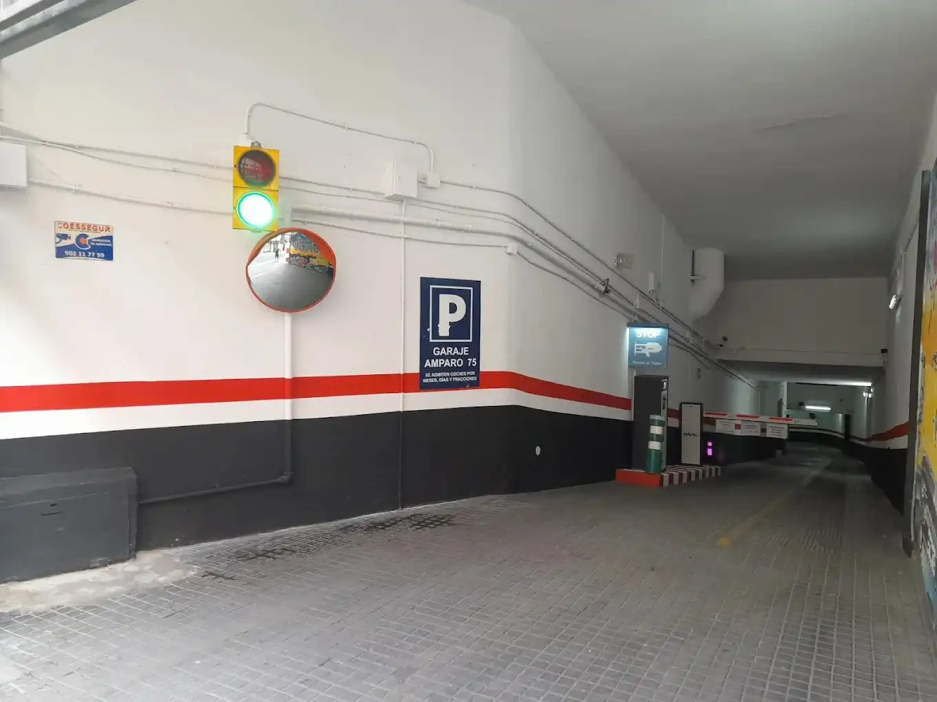 Motorradstellplatz zur Miete in Calle del Amparo 75, imagen 4