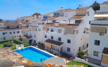 Vista exterior de Casa o xalet en venda en Benalmádena amb Terrassa i Piscina