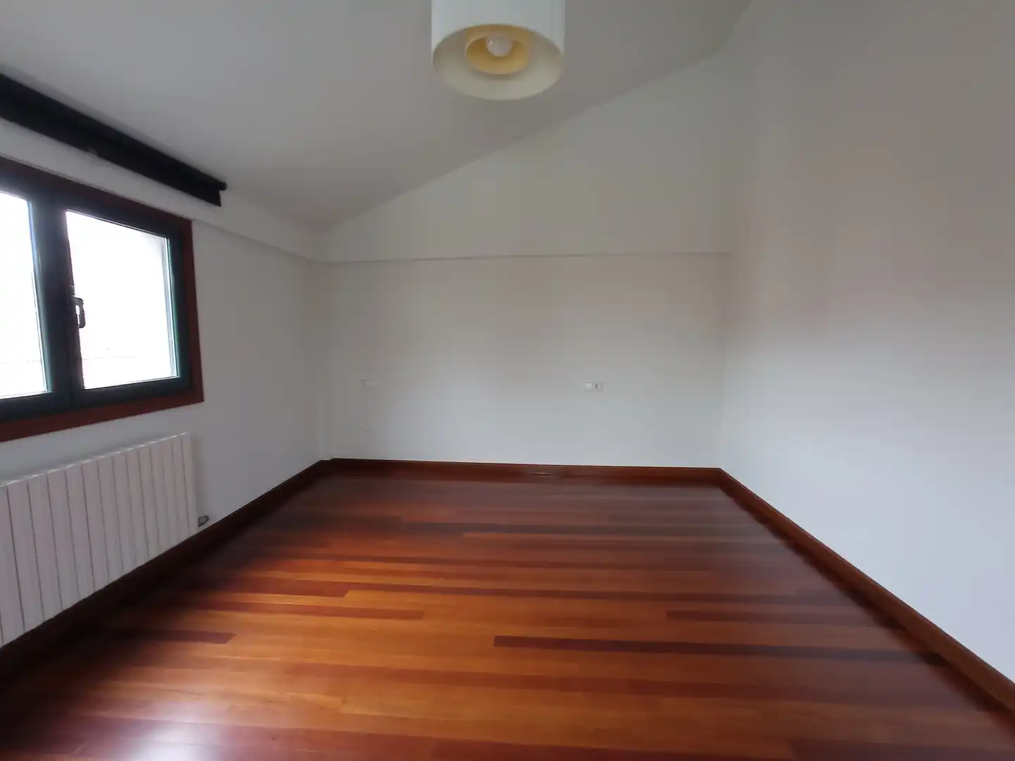 Maisonette zum Verkauf in Pontevedra Capital  mit Heizung, Parkett und Terrasse