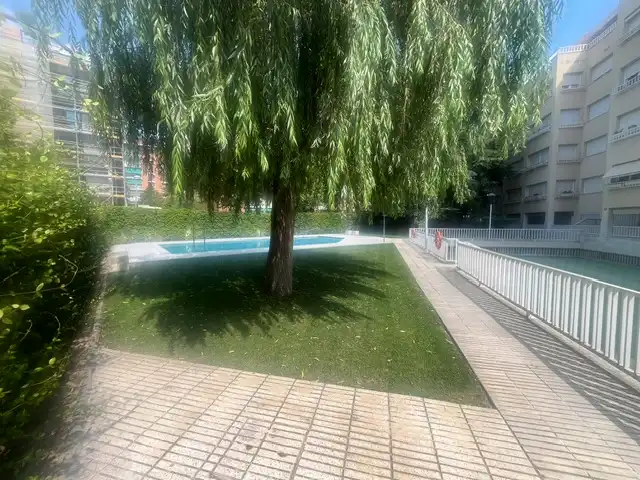 Schwimmbecken von Wohnung zur Miete in Sant Cugat del Vallès mit Klimaanlage, Heizung und Parkett