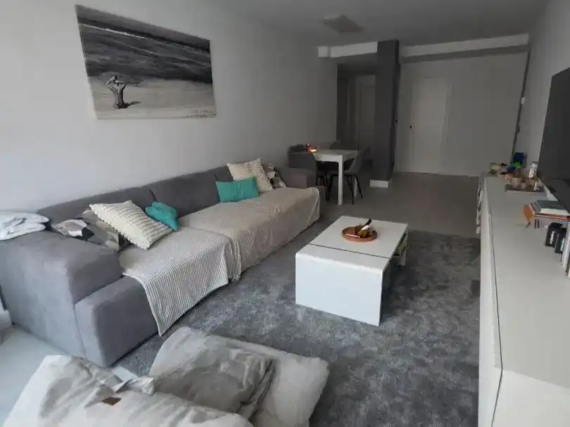 Sala d'estar de Pis en venda en Castro-Urdiales amb Piscina
