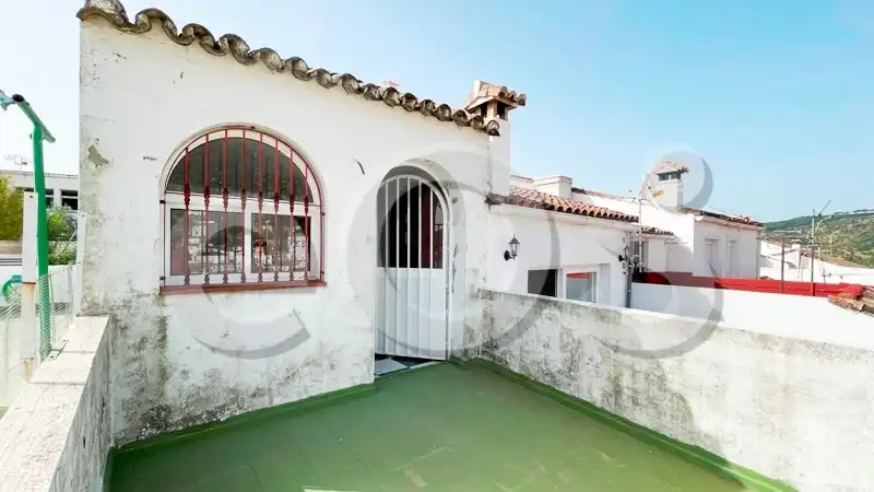 Außenansicht von Einfamilien-Reihenhaus zum Verkauf in Cortes de la Frontera