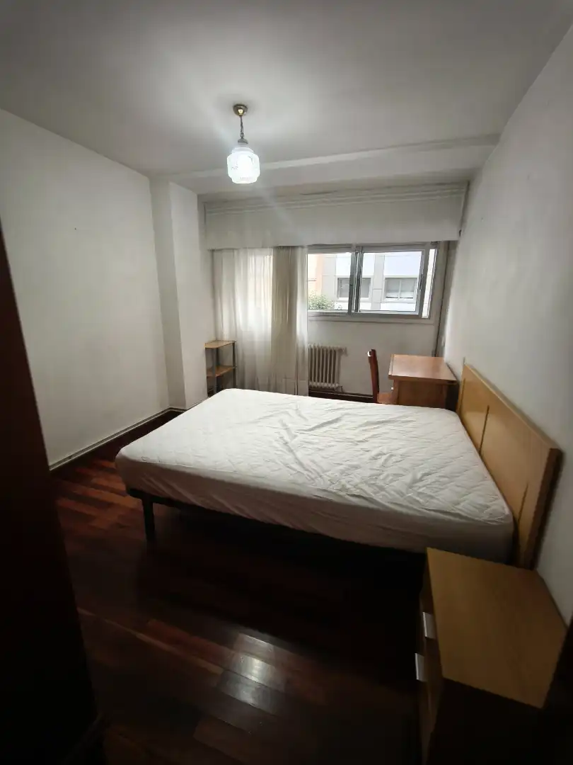 Bedroom of Flat for rent in Santiago de Compostela   with Heating, Parquet flooring and Furnished