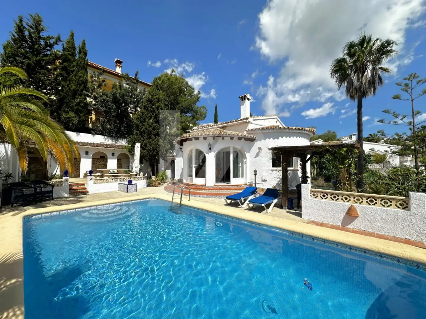 Vista exterior de Casa o chalet en venta en Benitachell / El Poble Nou de Benitatxell con Aire acondicionado, Calefacción y Jardín privado