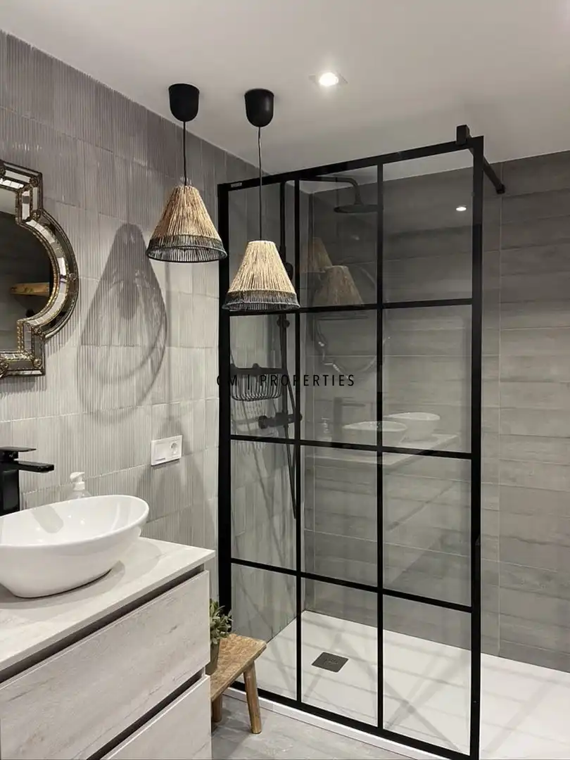 Bathroom of Flat for sale in Valencia  with Heating, Terrace and Balcony
