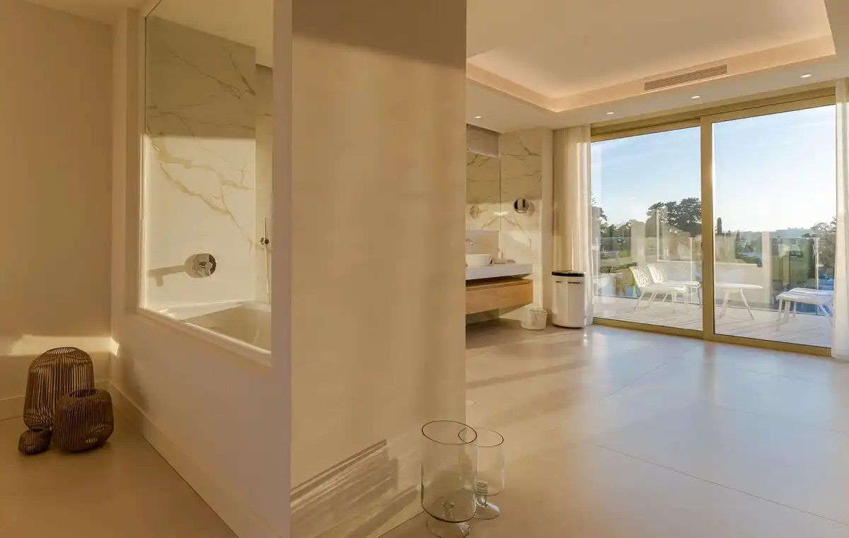 Badezimmer von Dachboden zum Verkauf in Marbella mit Klimaanlage, Terrasse und Abstellraum