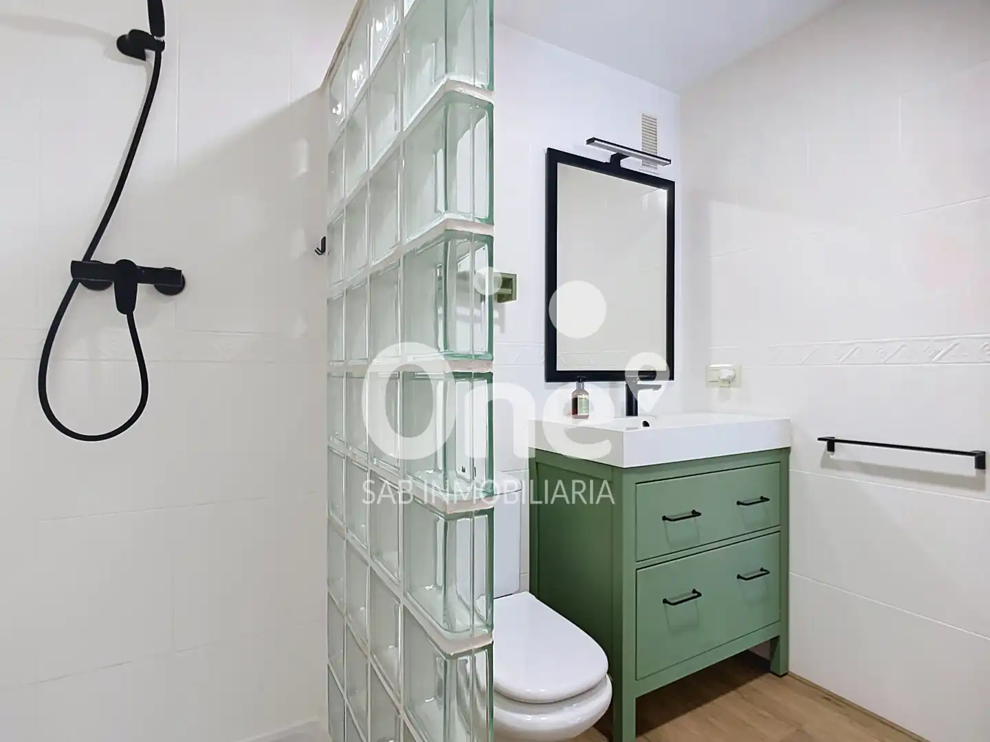 Baño de Piso en venta en La Pobla de Vallbona con Aire acondicionado, Trastero y Horno