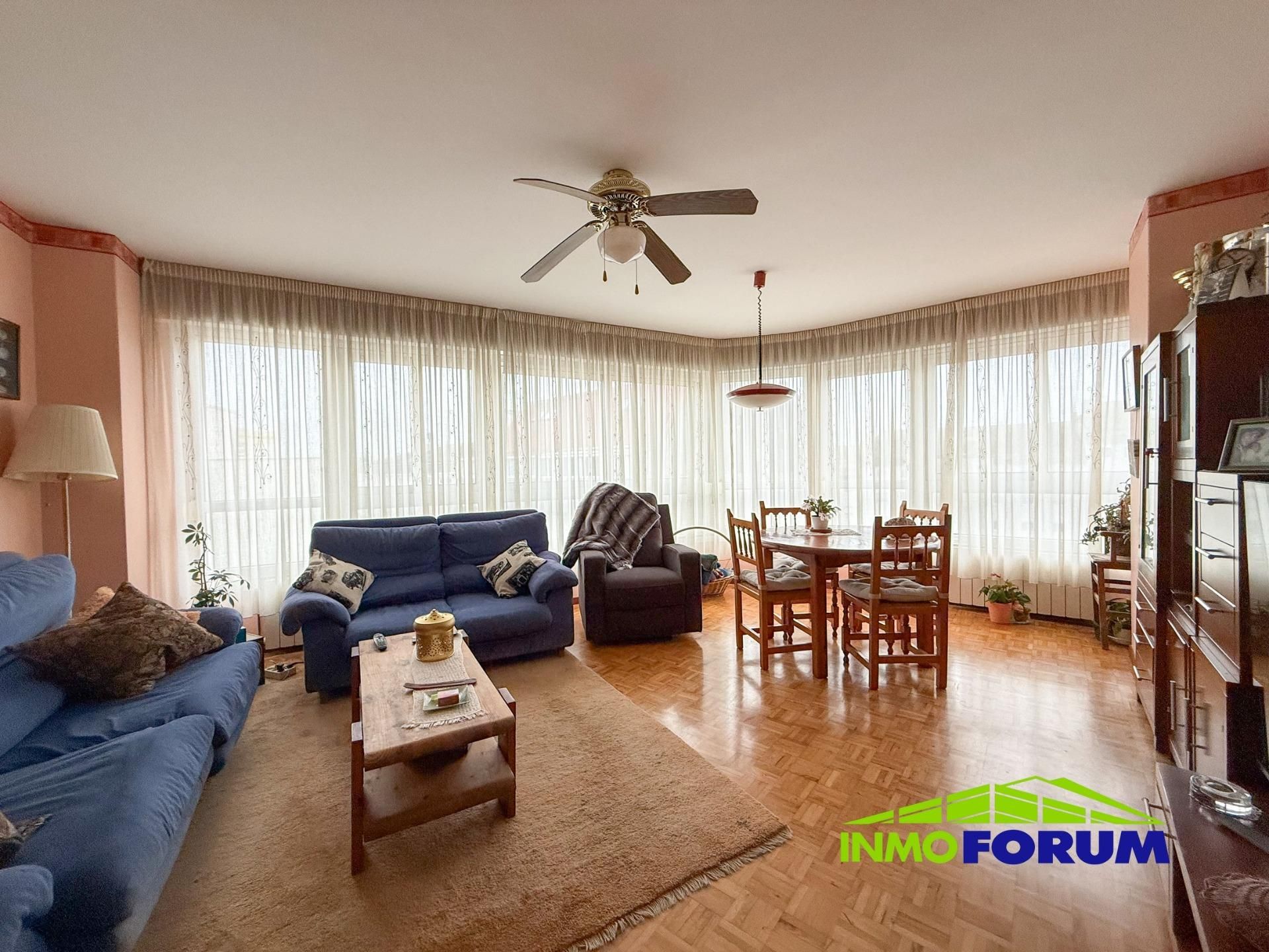 Living room of Flat for sale in A Coruña Capital   with Jacuzzi