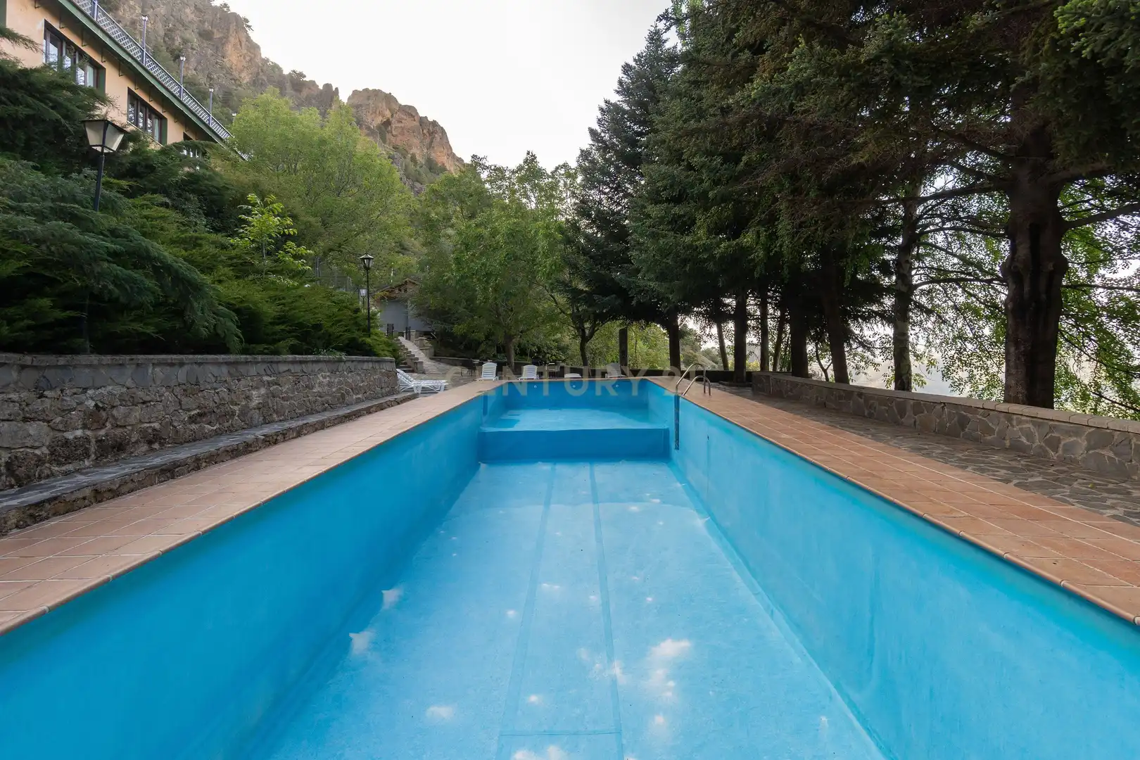 Schwimmbecken von Gebäude zum Verkauf in Sierra Nevada mit Gemeinschaftspool