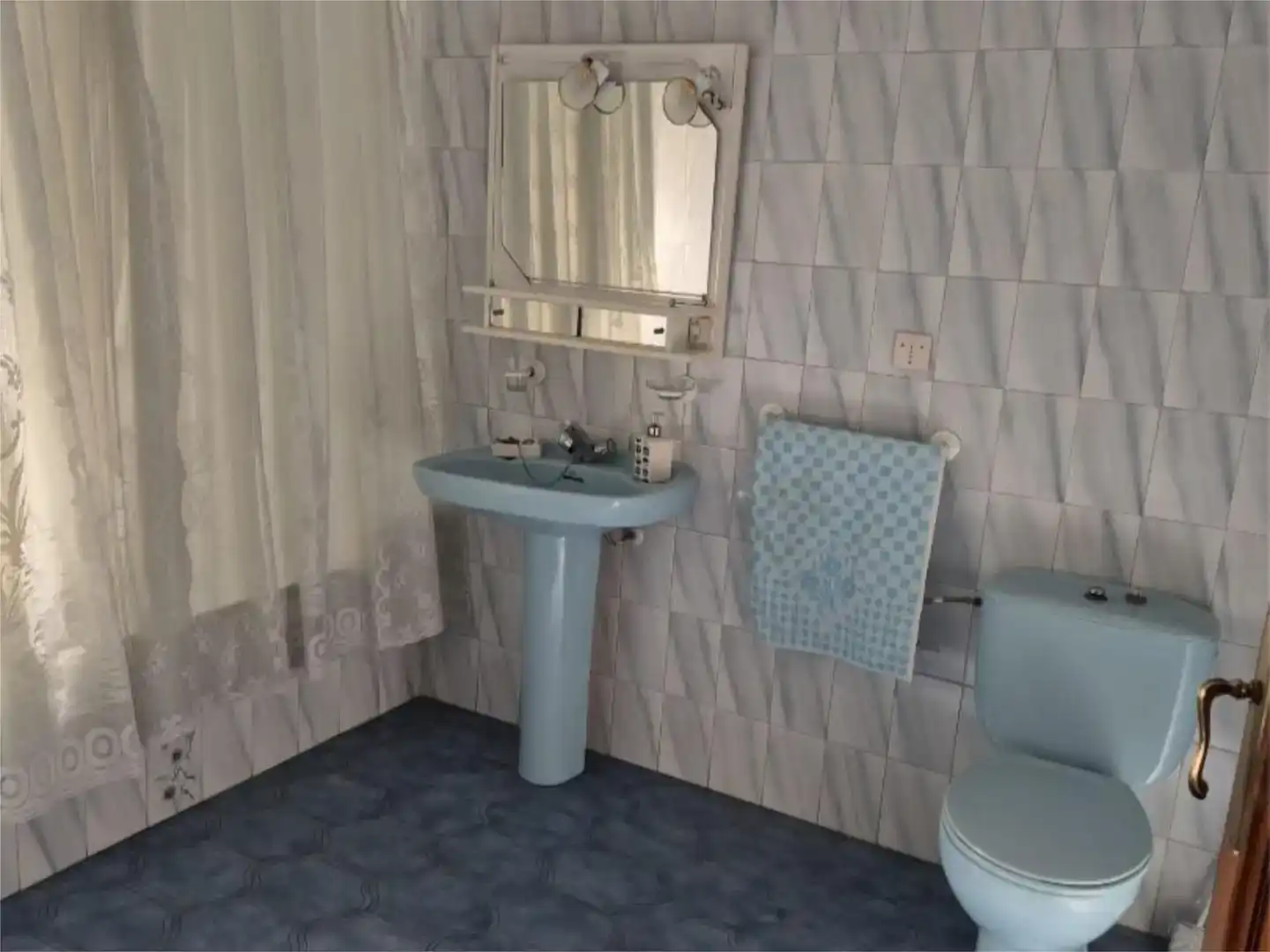 Bathroom of Flat for sale in Herencia  with Balcony