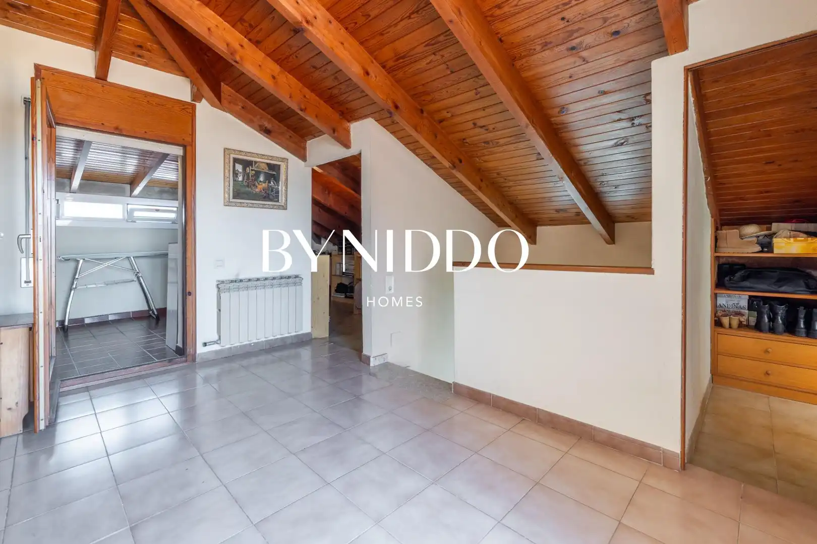Sala de estar de Casa adosada en venta en Sant Cugat del Vallès con Aire acondicionado, Calefacción y Jardín privado