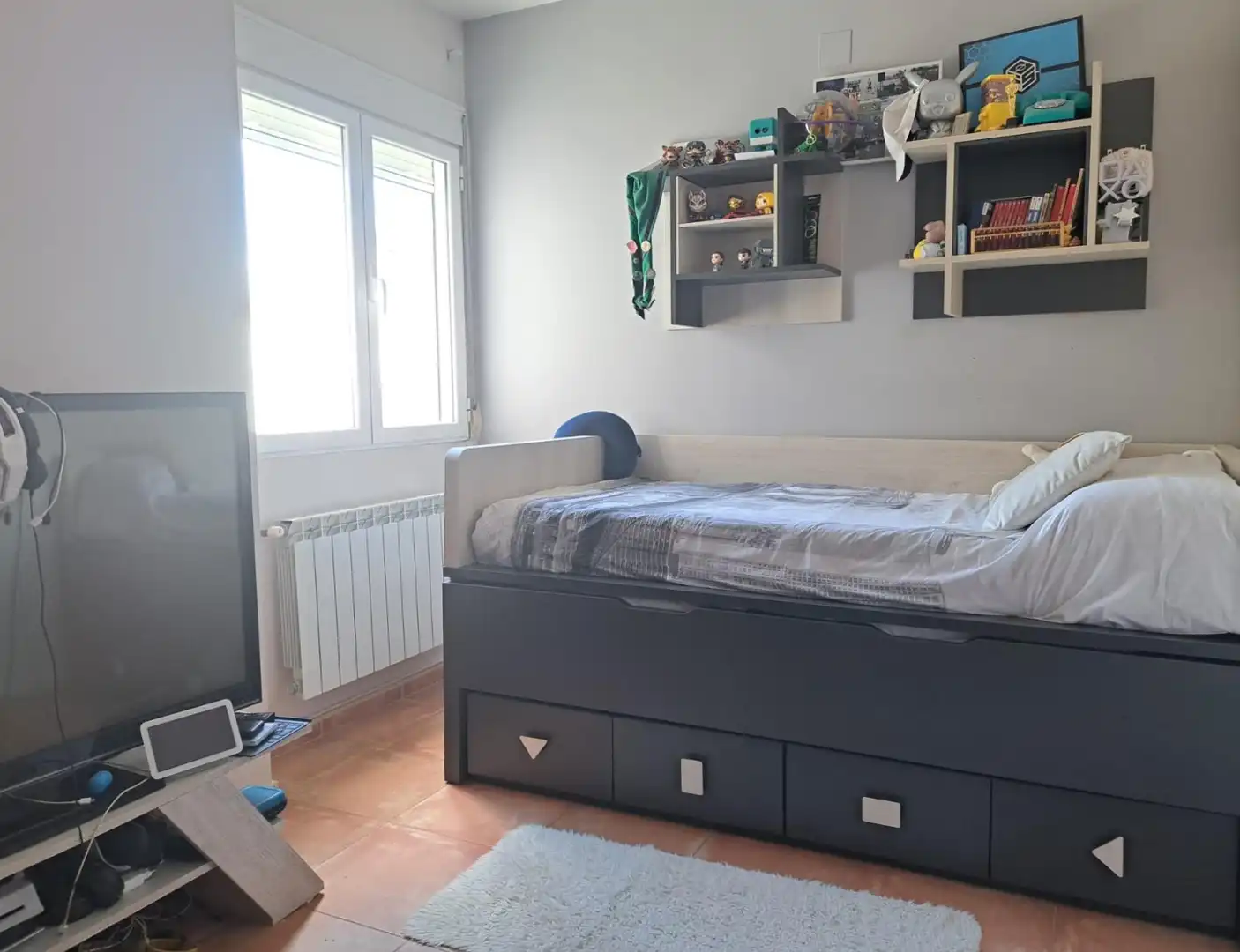 Bedroom of Attic for sale in Requena  with Air Conditioner, Heating and Terrace