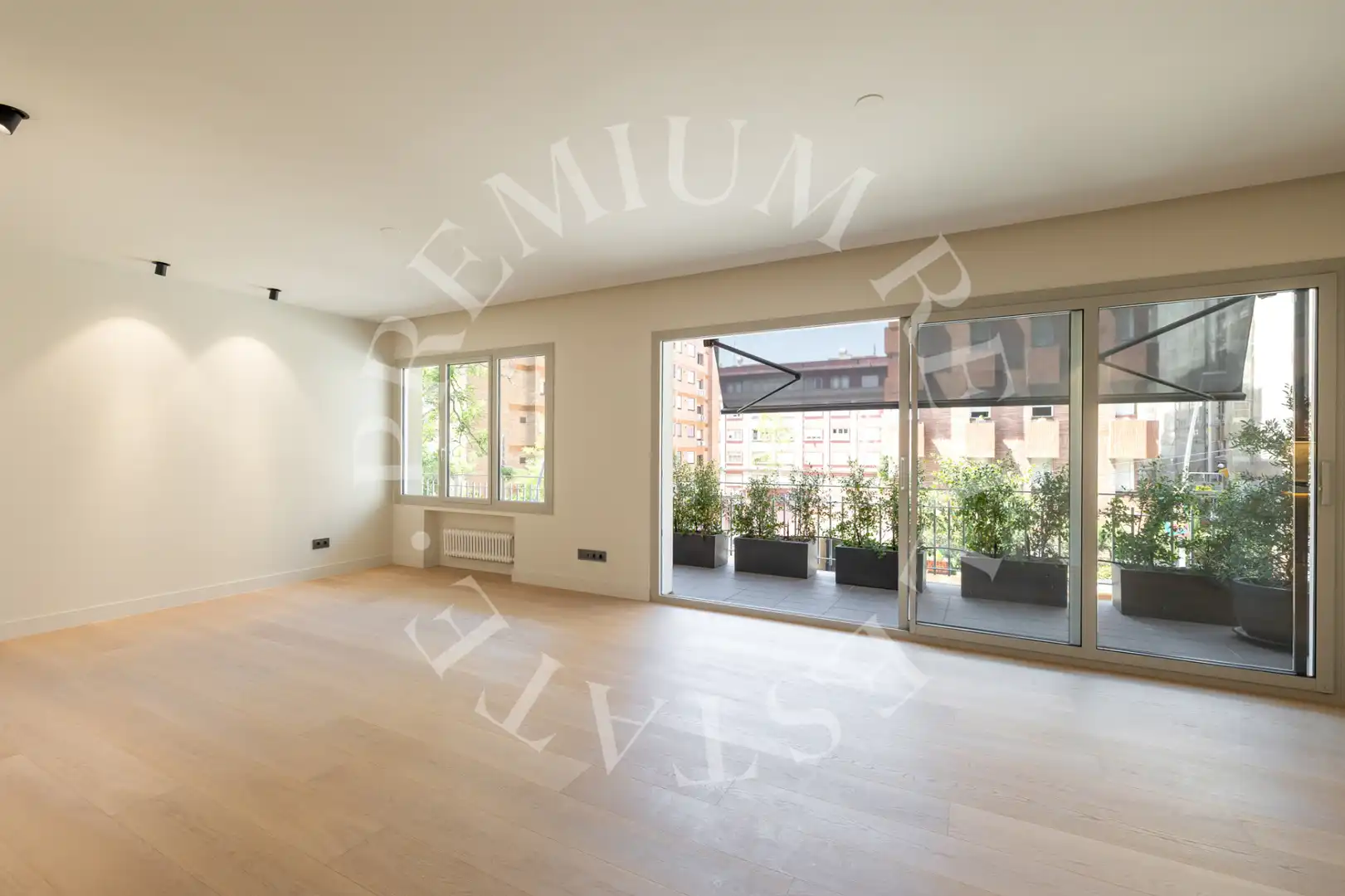 Sala d'estar de Pis en venda en Barcelona amb Aire condicionat, Calefacció i Parquet