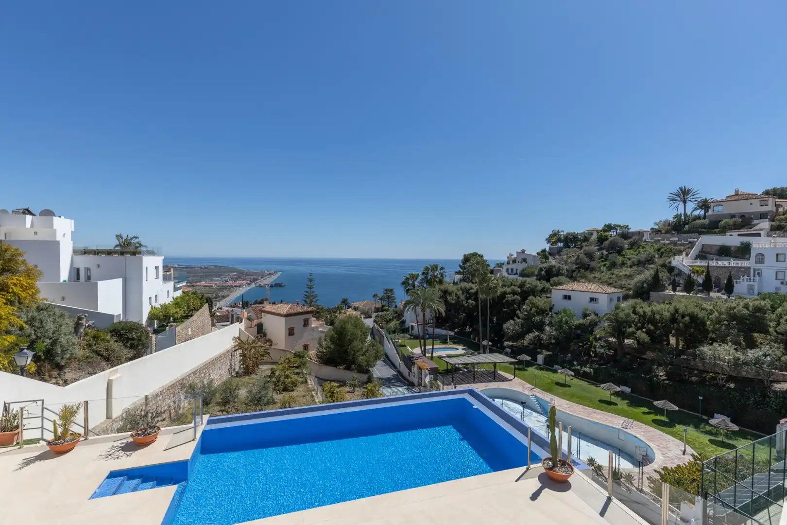 Piscina de Casa o xalet en venda en Salobreña amb Aire condicionat, Jardí privat i Piscina