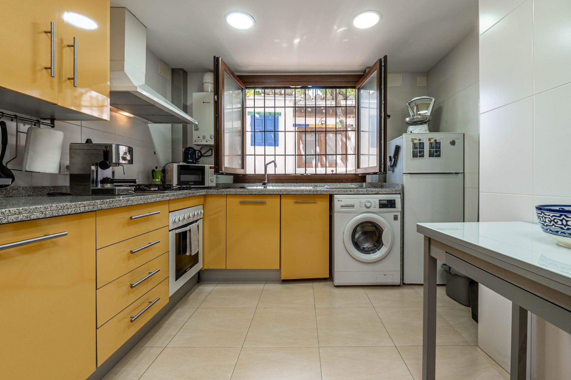 Cuina de Casa o xalet en venda en  Granada Capital amb Terrassa i Balcó
