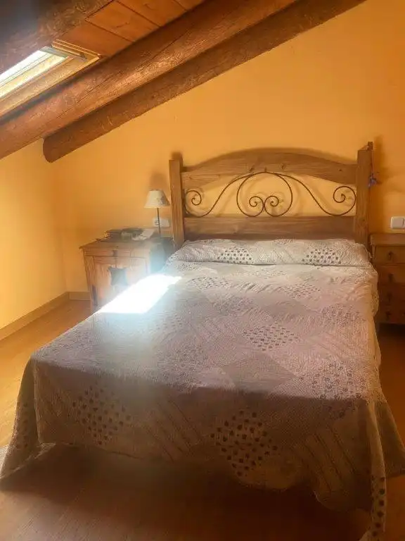 Dormitori de Casa o xalet en venda en El Pont de Suert amb Calefacció, Jardí privat i Parquet