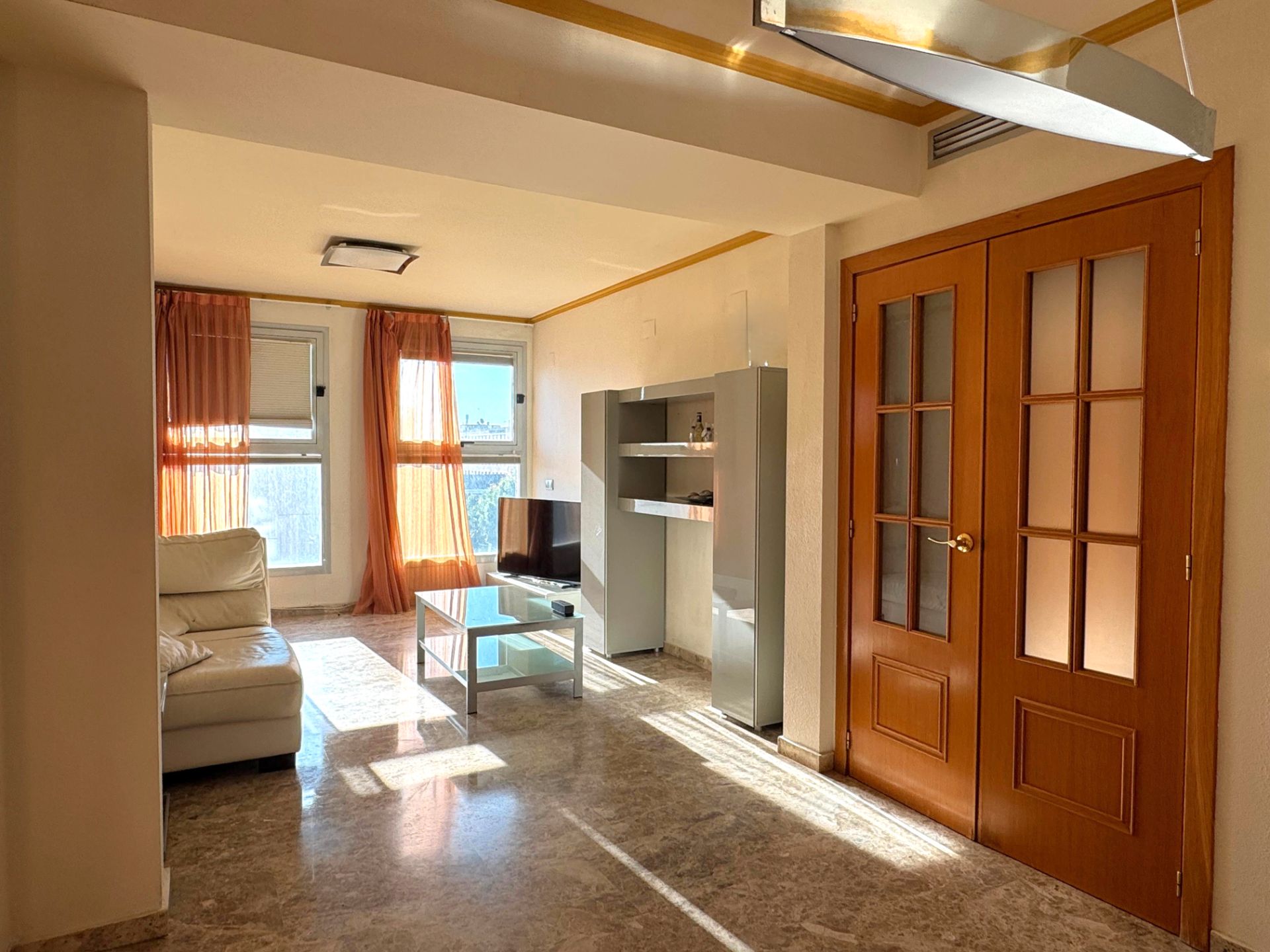 Living room of Flat for sale in  Valencia Capital  with Air Conditioner, Balcony and Community pool