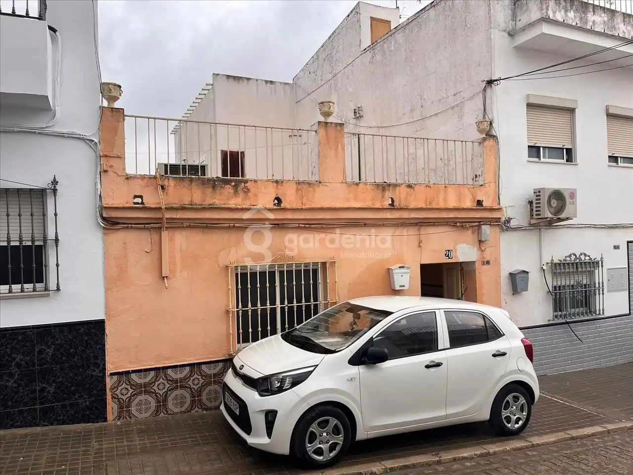 Exterior view of Houses for sale in Morón de la Frontera