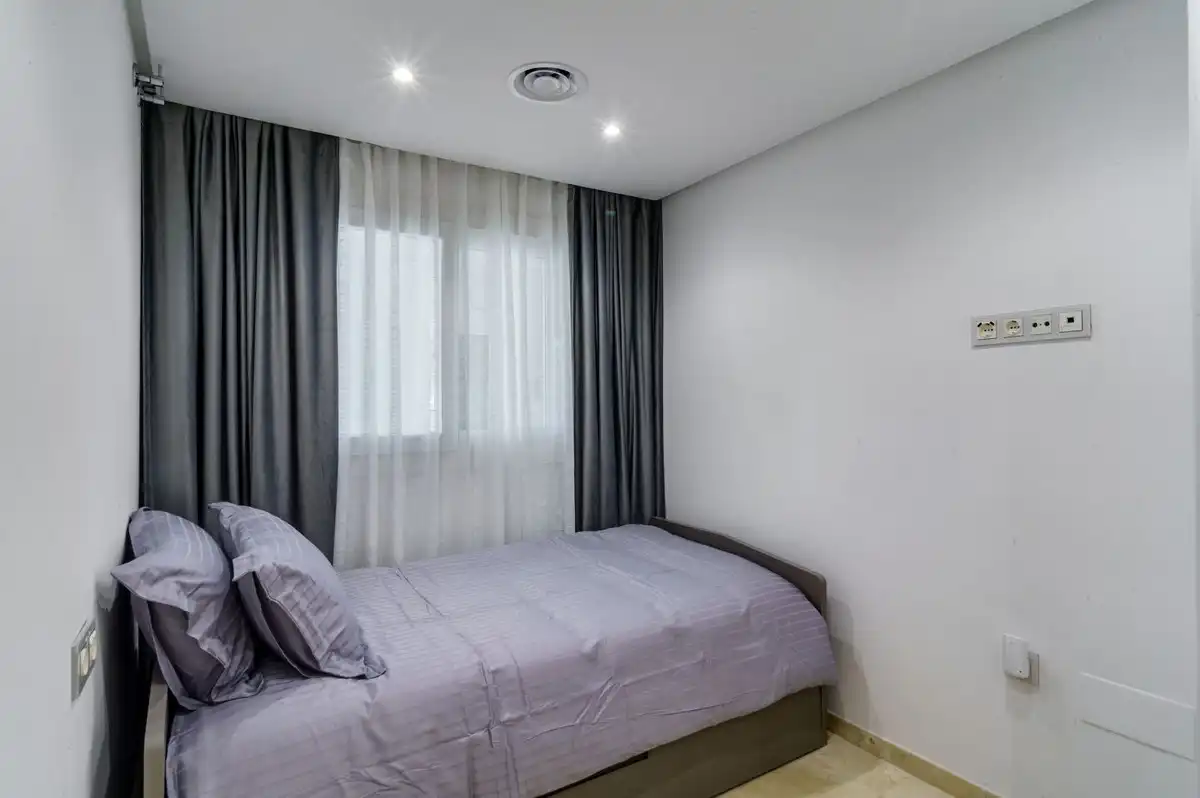 Habitación de Planta baja de alquiler en Estepona con Aire acondicionado, Terraza y Piscina comunitaria