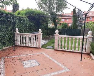 Terrasse von Einfamilien-Reihenhaus miete in Alcalá de Henares mit Schwimmbad