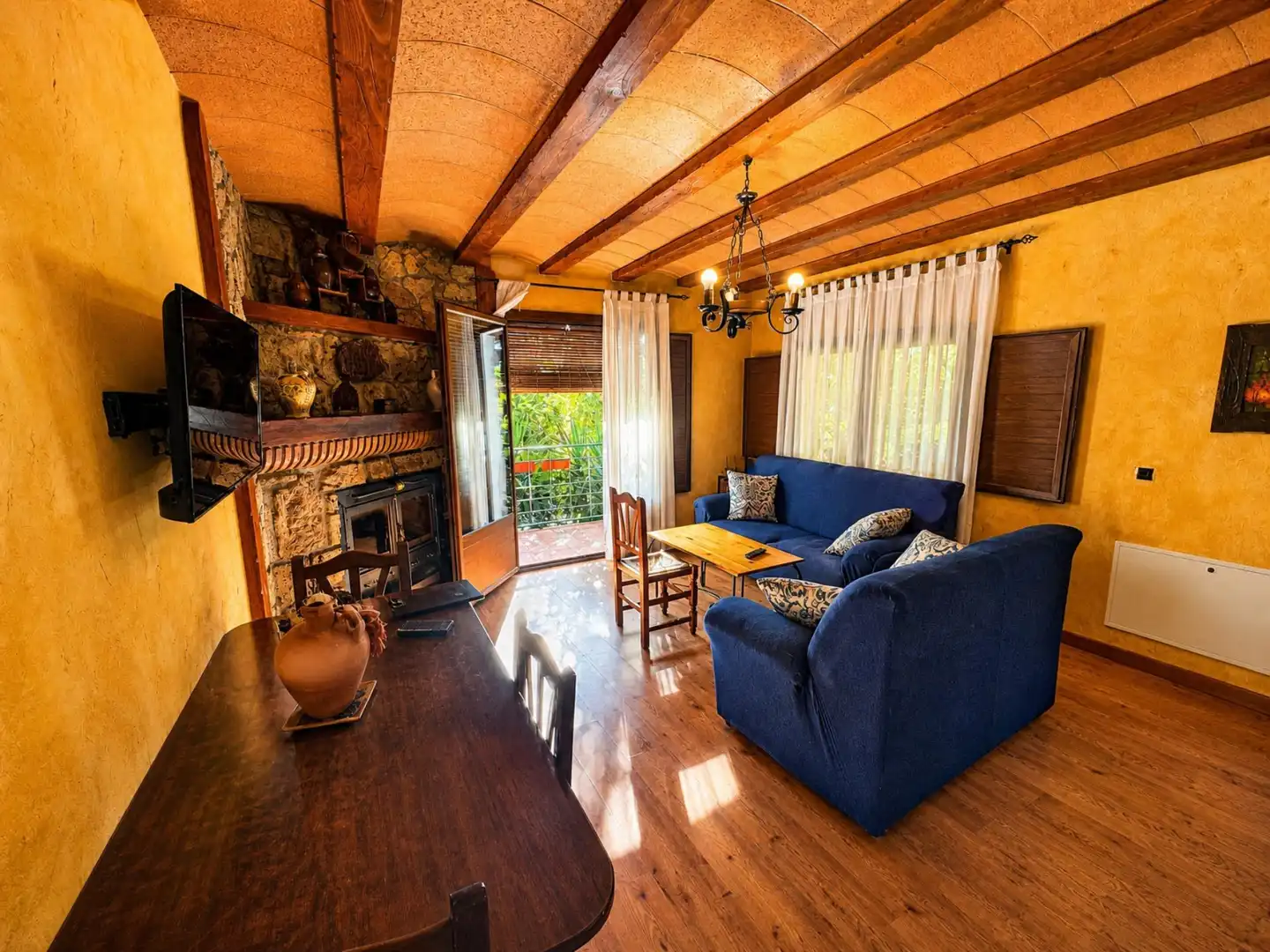 Sala de estar de Finca rústica en venta en Benatae con Calefacción, Jardín privado y Piscina