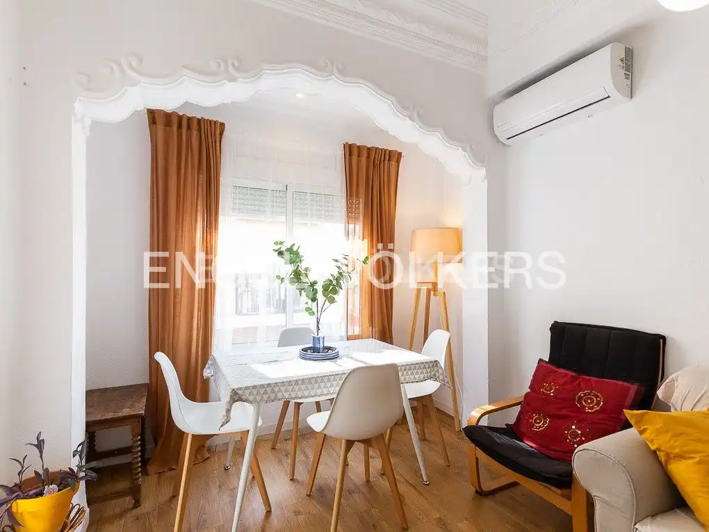 Menjador de Apartament de lloguer en Valencia amb Aire condicionat, Calefacció i Moblat