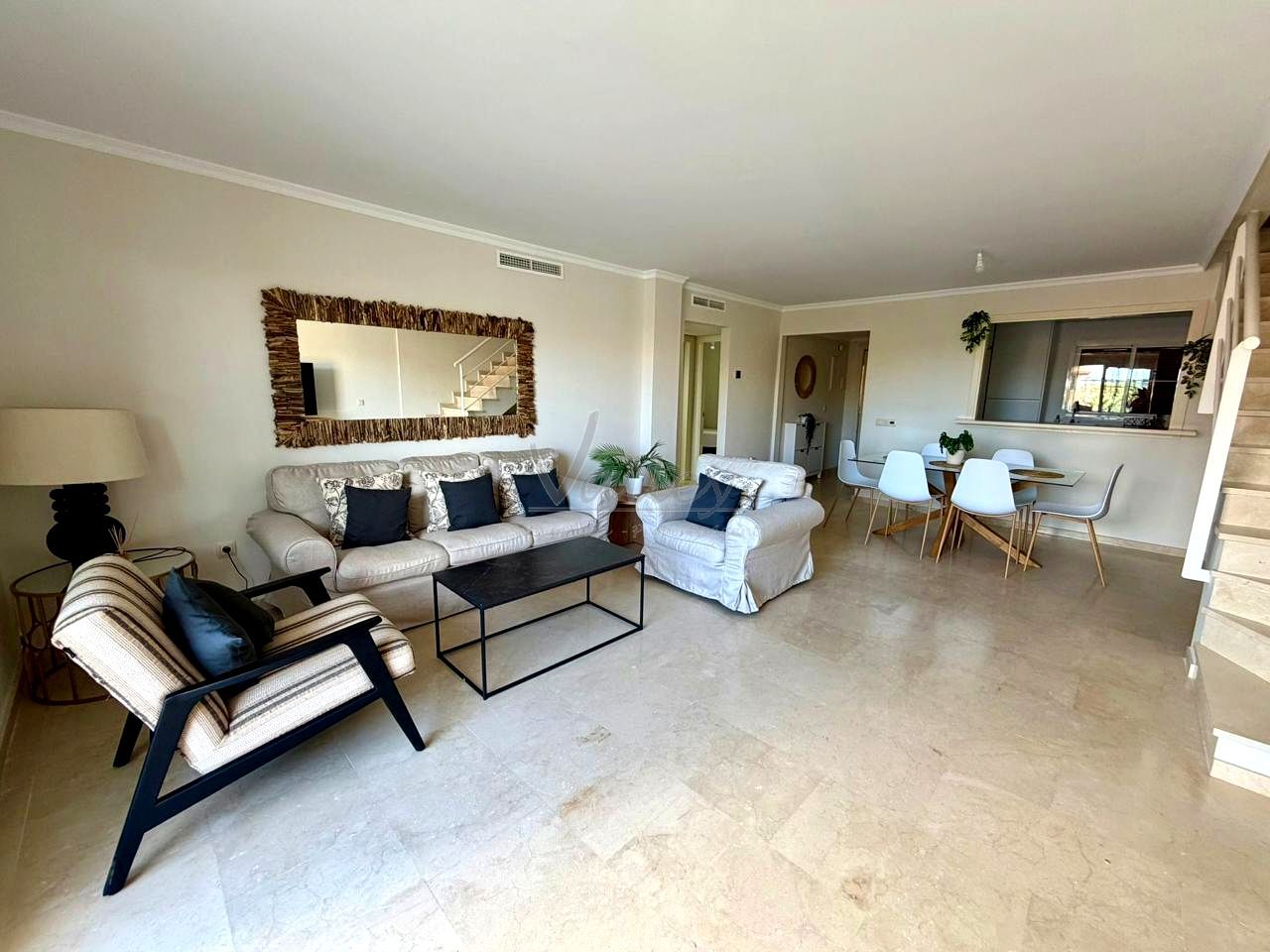 Wohnzimmer von Maisonette zum Verkauf in Sotogrande mit Klimaanlage, Terrasse und Abstellraum
