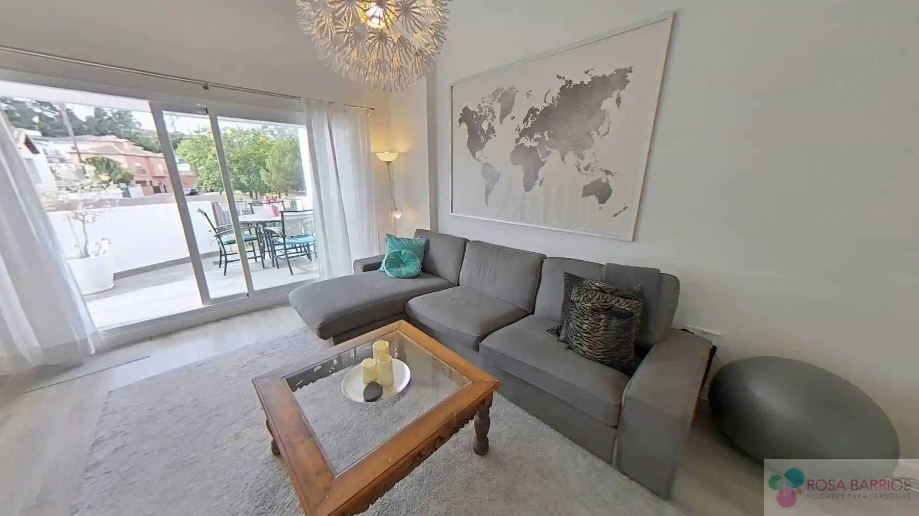 Sala de estar de Piso en venta en Marbella con Terraza y Piscina comunitaria