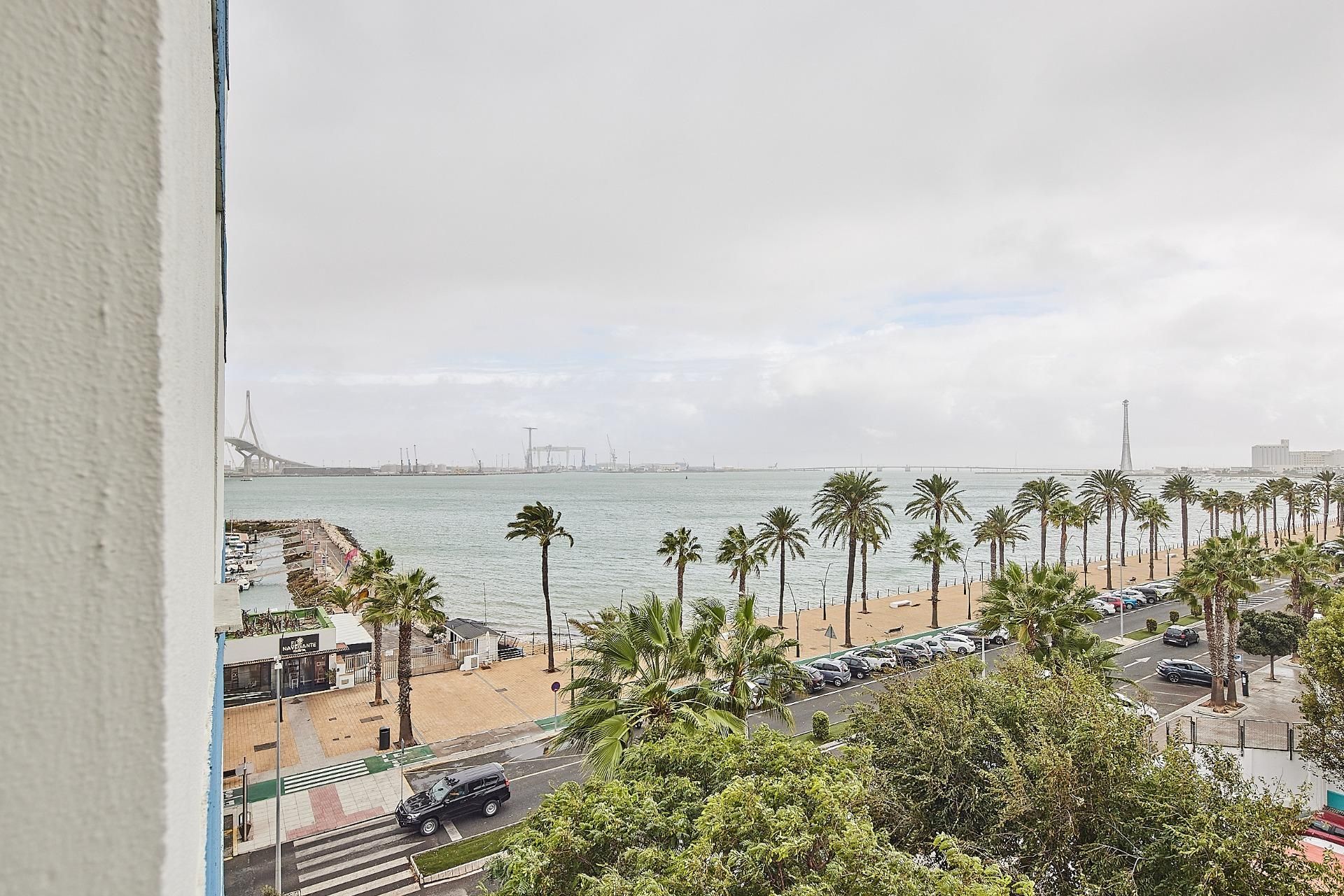 Dormitori de Pis en venda en  Cádiz Capital