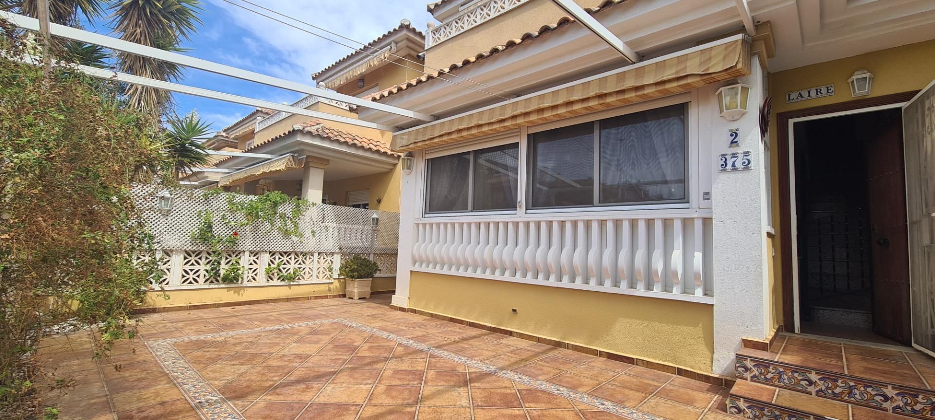 Vista exterior de Casa o xalet en venda en Santa Pola amb Aire condicionat, Jardí privat i Terrassa