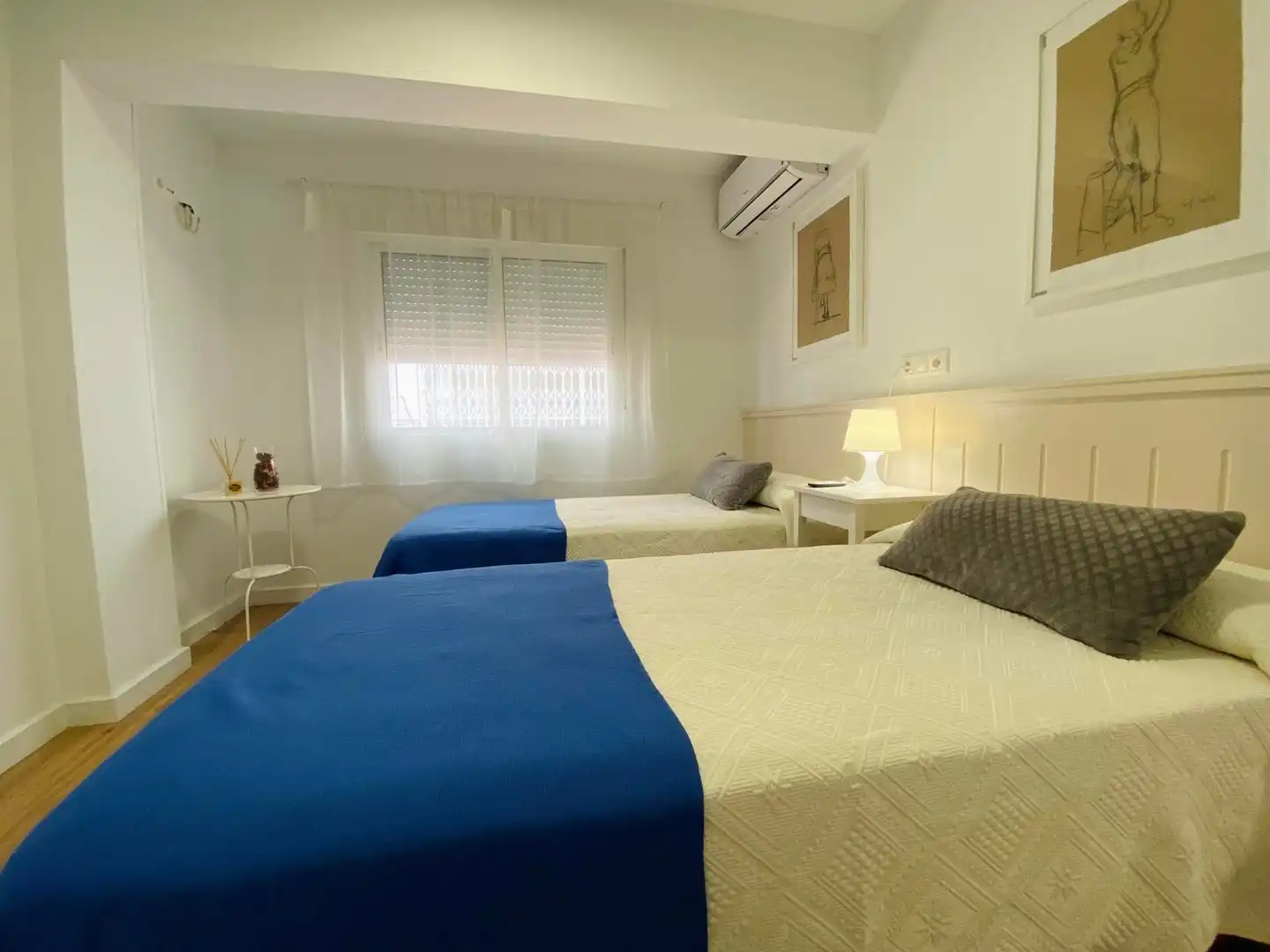 Dormitori de Apartament de lloguer en Torrevieja amb Aire condicionat, Moblat i Rentadora
