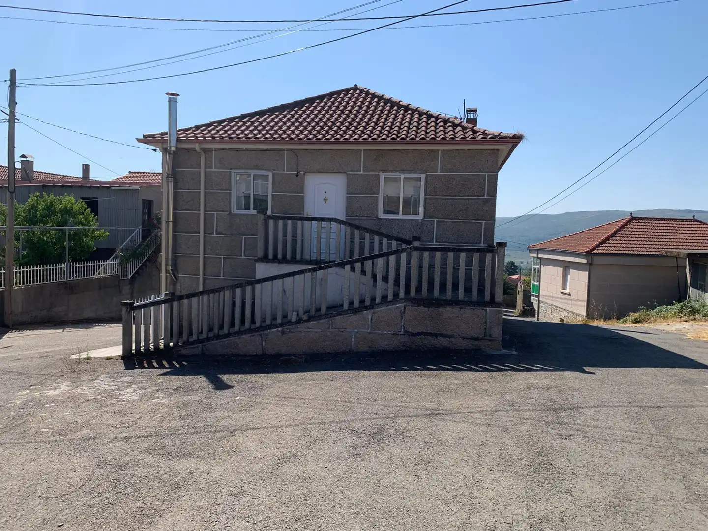 Vista exterior de Finca rústica en venta en Cualedro con Calefacción, Terraza y Amueblado