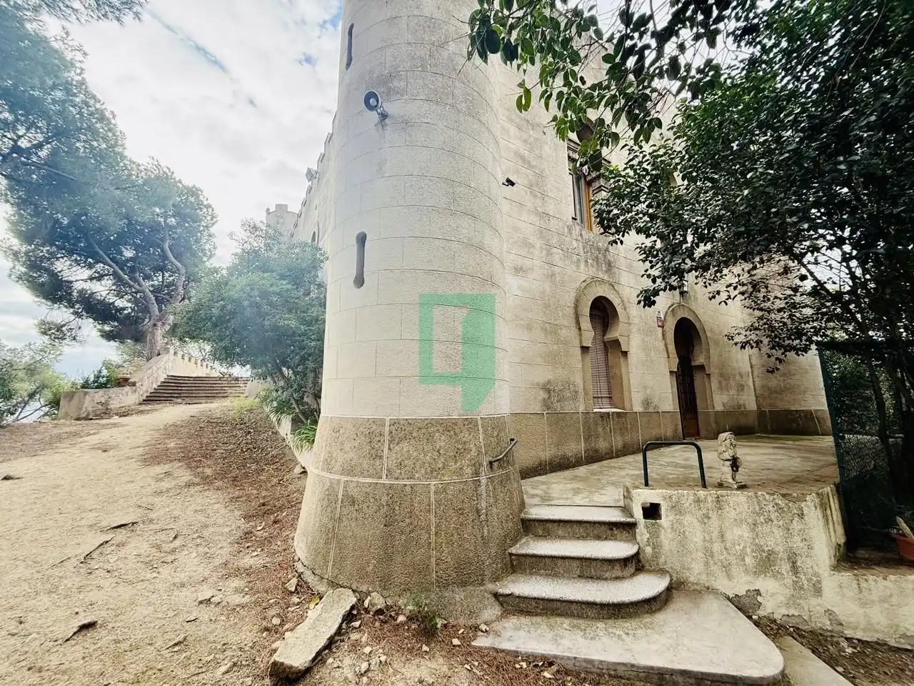 Vista exterior de Finca rústica en venda en Badalona amb Terrassa