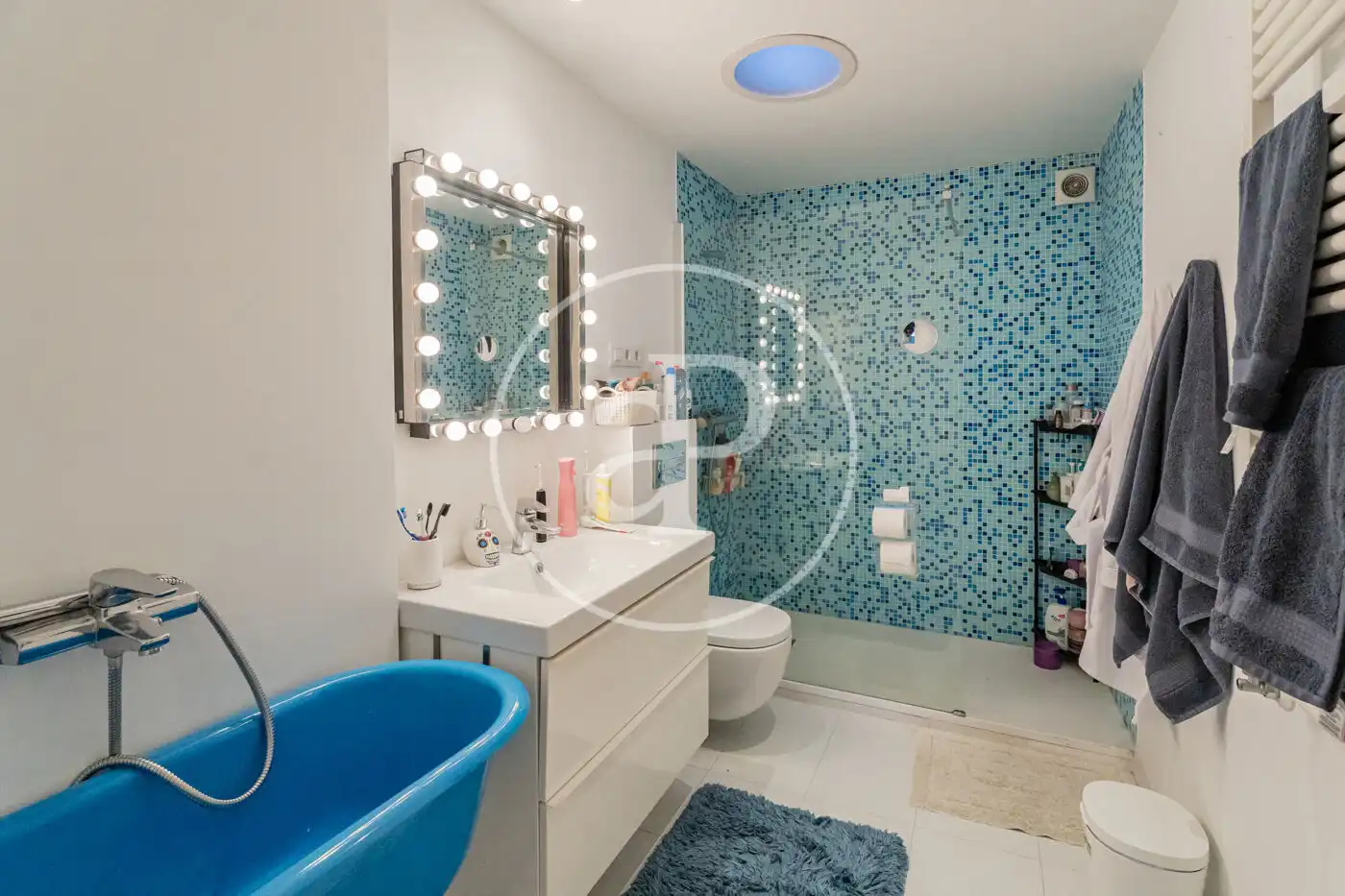 Badezimmer von Wohnung zum Verkauf in Madrid mit Klimaanlage und Heizung