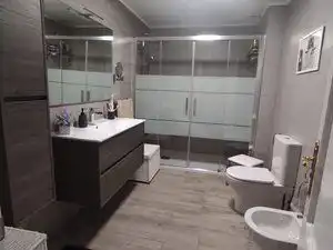 Bany de Casa o xalet en venda en Ciudad Real amb Aire condicionat, Jardí privat i Terrassa