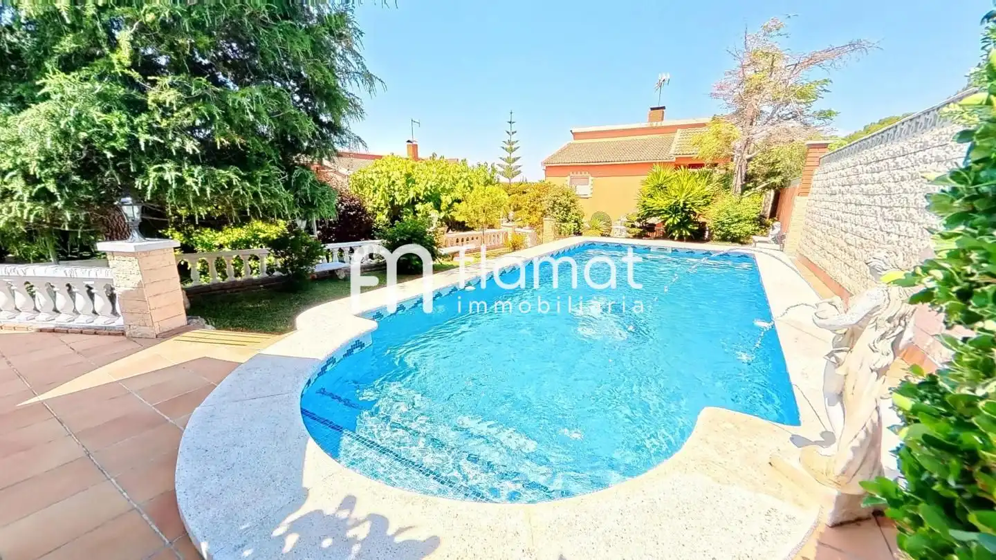 Piscina de Casa o xalet en venda en El Catllar 